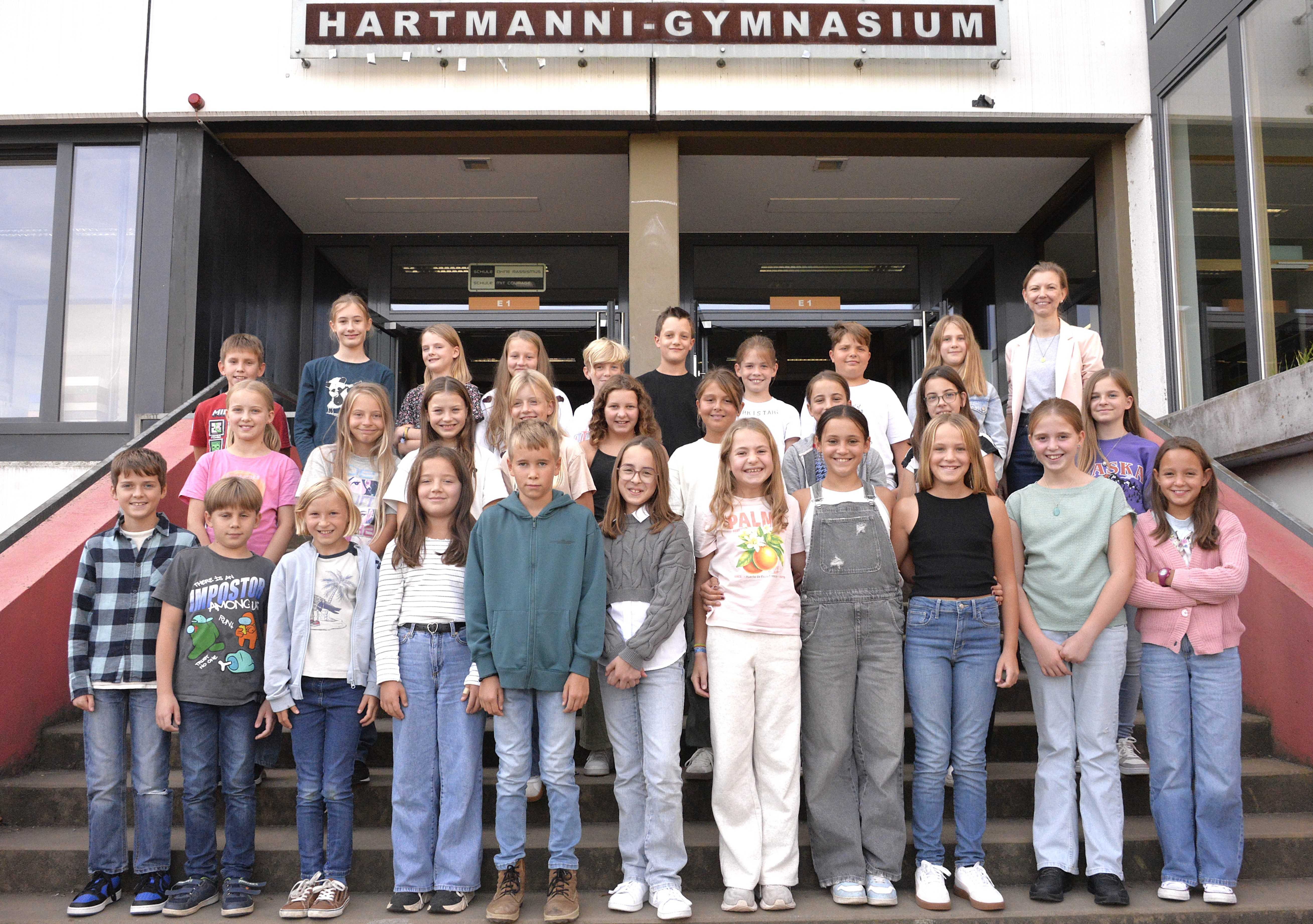 Die neue Klasse 5a mit ihrer Klassenlehrerin Gitta Geising
