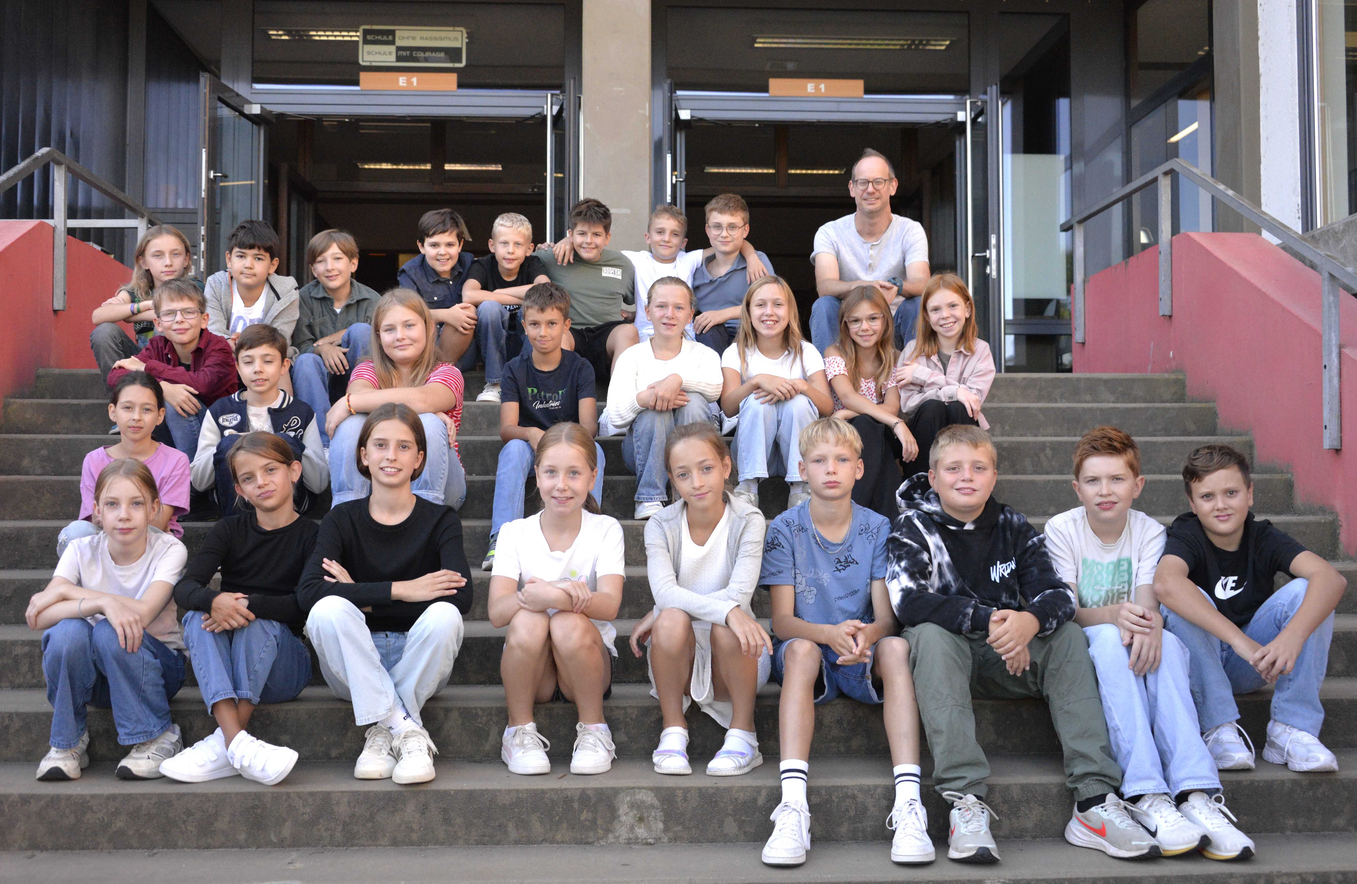 Die neue Klasse 5a mit ihrer Klassenlehrer Karsten Köster
