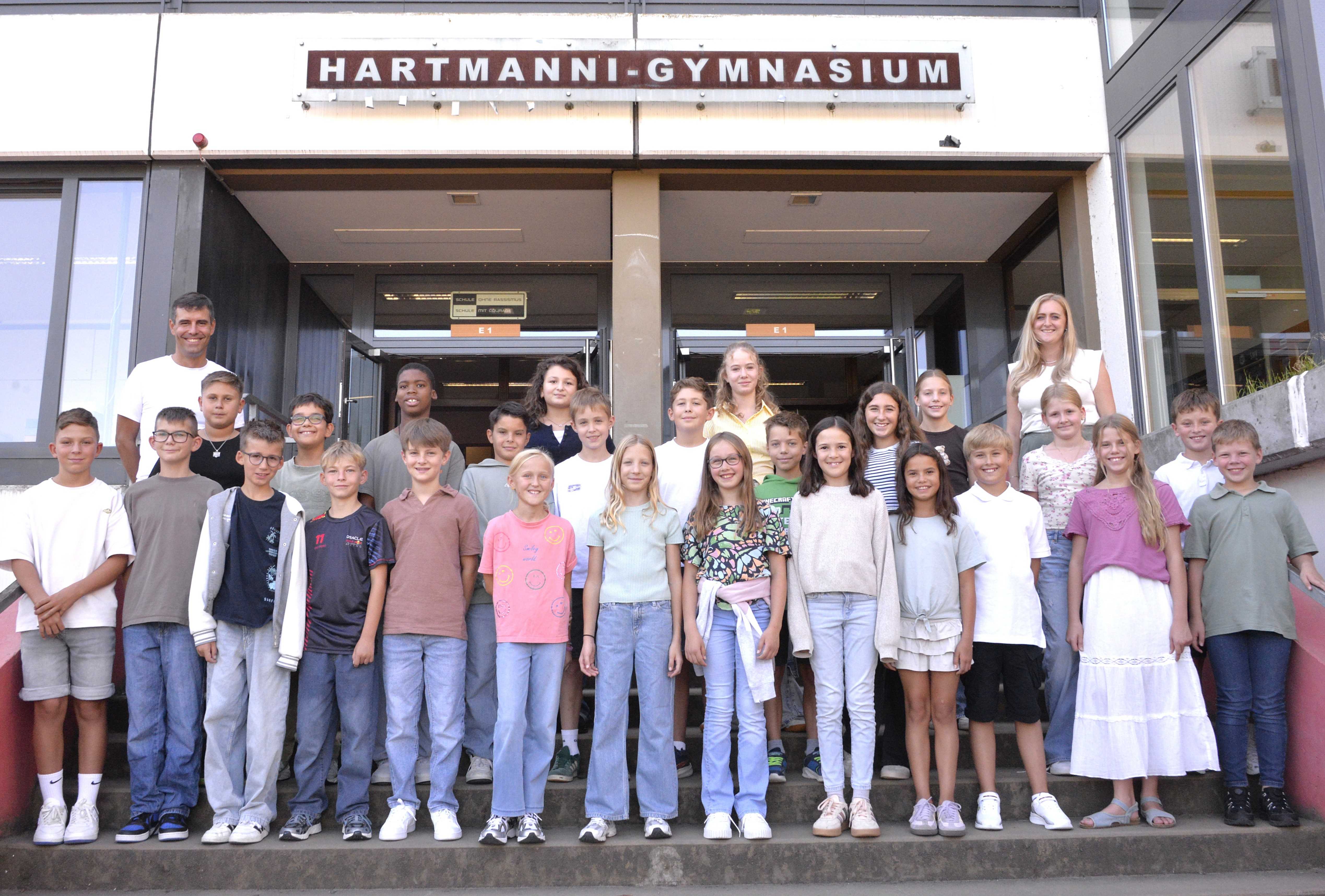 Die neue Klasse 5a mit ihrer Klassenlehrer Dr. Johaness Welter